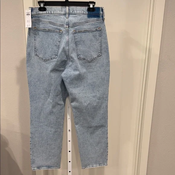 NWT A&F Ultra High Rise Ankle Straight Jeans 10/30 - Picture 5 of 8